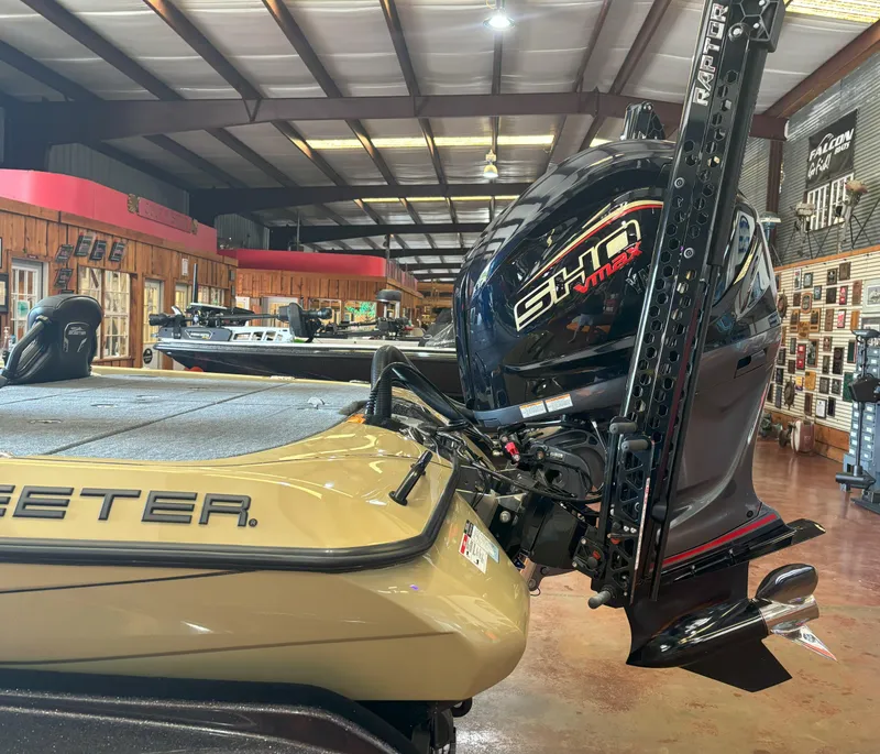 Slide: The Image of Skeeter FXR20 Apex 2025 - 8