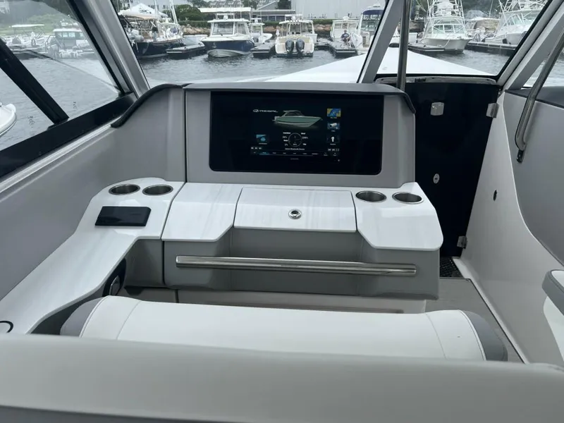 Slide: The Image of Regal LX36 2023 - 17