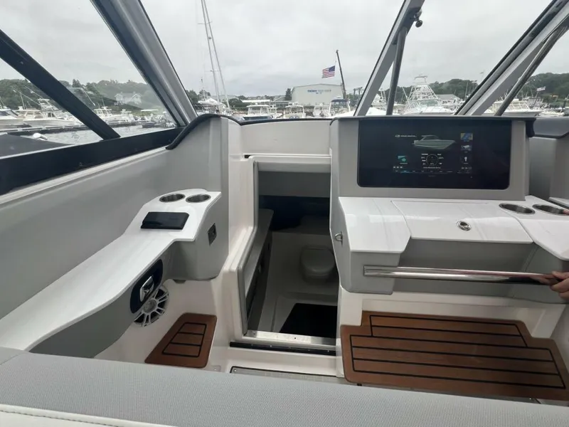 Slide: The Image of Regal LX36 2023 - 18