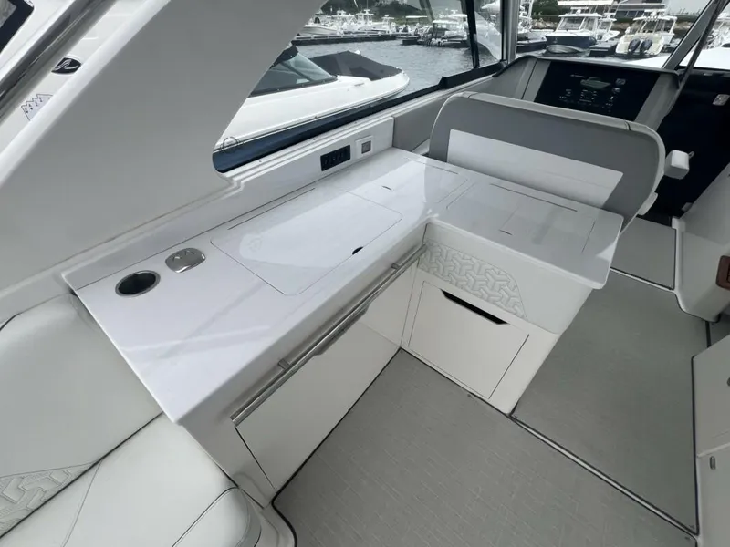 Slide: The Image of Regal LX36 2023 - 21