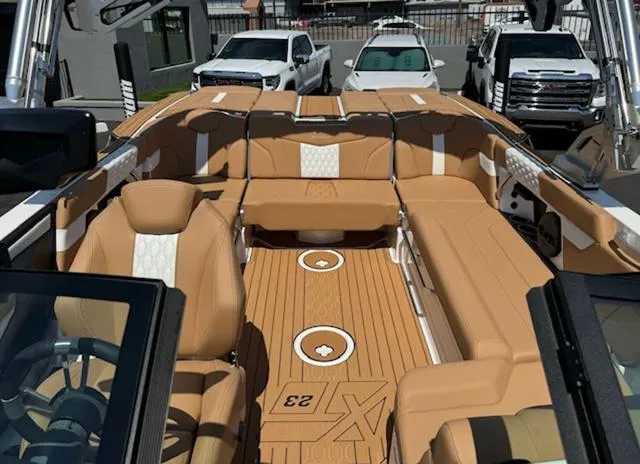 Slide: The Image of MasterCraft XT23 2024 - 15