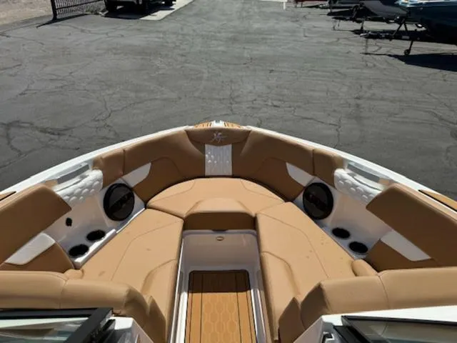 Slide: The Image of MasterCraft XT23 2024 - 16