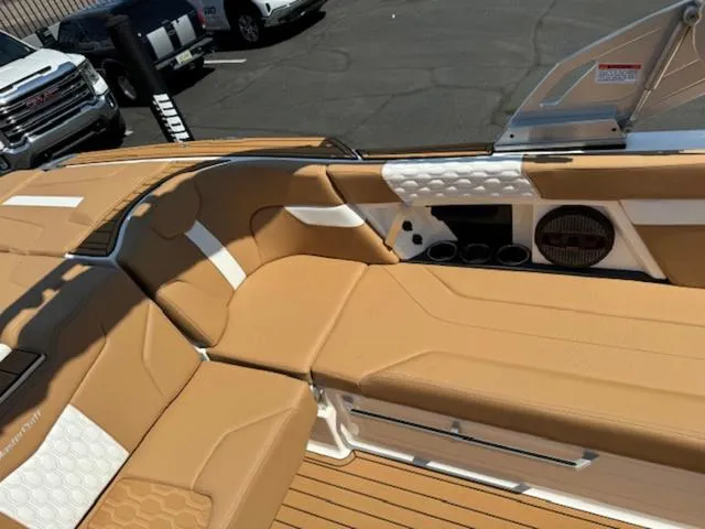 Slide: The Image of MasterCraft XT23 2024 - 17