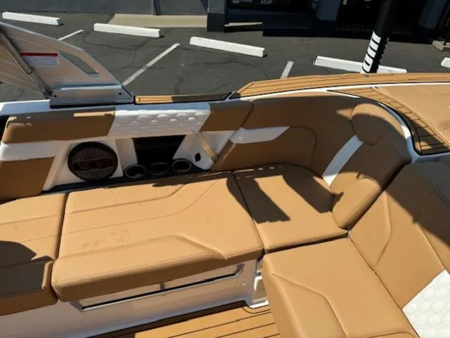 Slide: The Image of MasterCraft XT23 2024 - 18