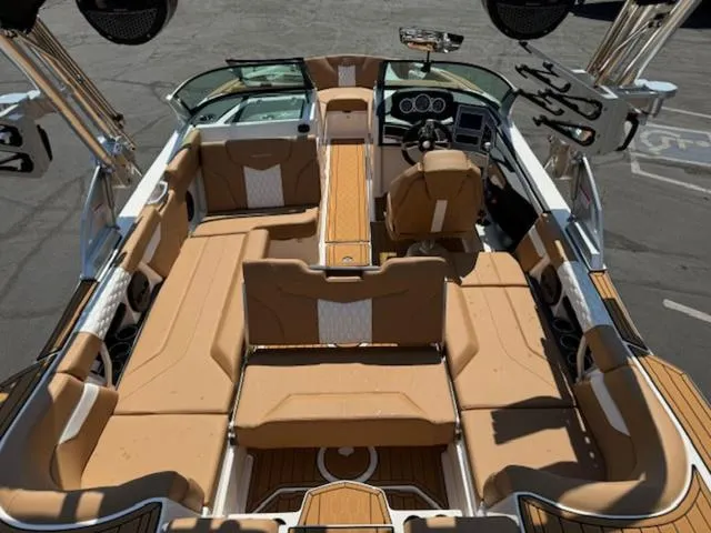 Slide: The Image of MasterCraft XT23 2024 - 19