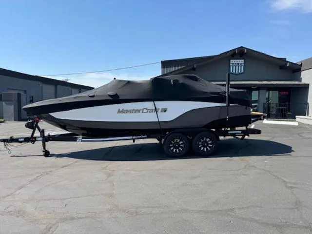 Slide: The Image of MasterCraft XT23 2024 - 21