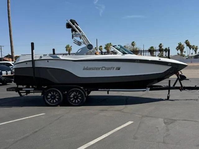 Slide: The Image of MasterCraft XT23 2024 - 5