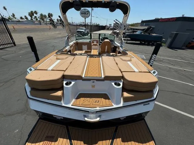 Slide: The Image of MasterCraft XT23 2024 - 9