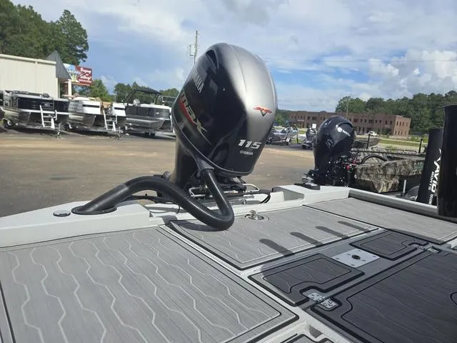 Slide: The Image of Avid 21 FSX 2024 - 12