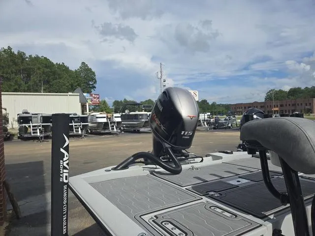 Slide: The Image of Avid 21 FSX 2024 - 8