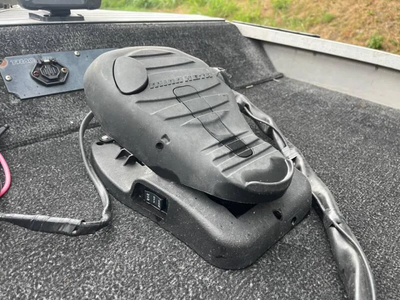 Slide: The Image of Foot pedal control on a 1990 Bass Tracker Pro 17 boat. - 19