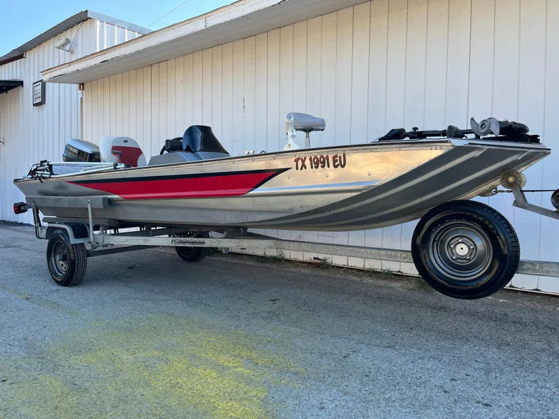 Slide: The Image of 1990 Bass Tracker Pro 17 fishing boat on a trailer. - 31