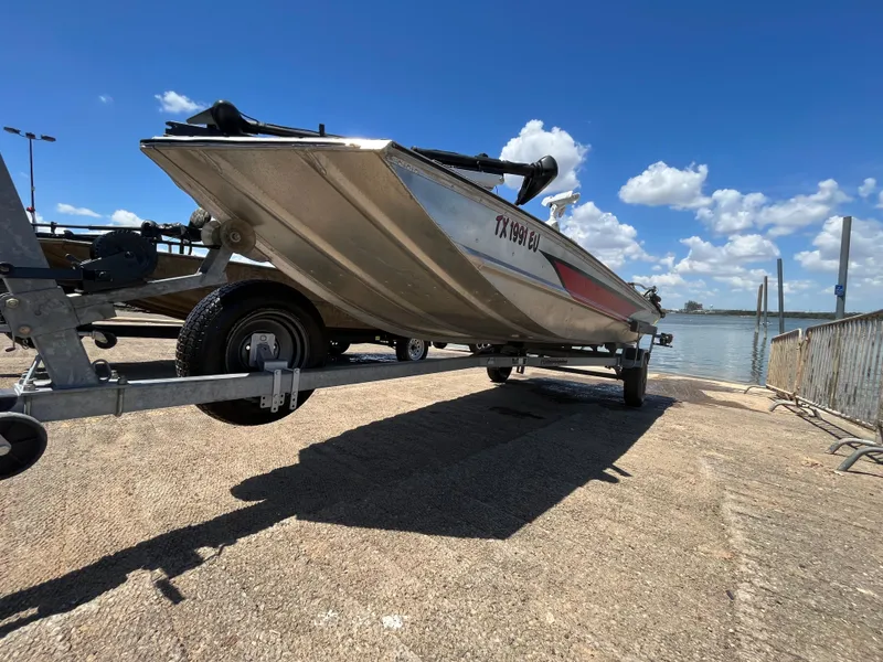 Slide: The Image of Bass Tracker Pro 17 1990 - 94