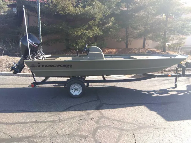 Slide: The Image of 2024 Tracker Grizzly 1648 SC boat on trailer in outdoor setting. - 29