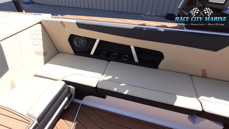 Slide: The Image of Super Air Nautique GS24 - 17