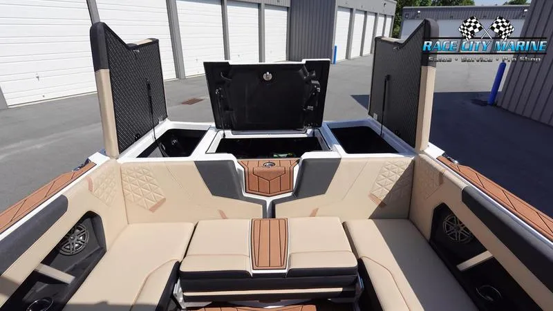 Slide: The Image of Super Air Nautique GS24 - 18