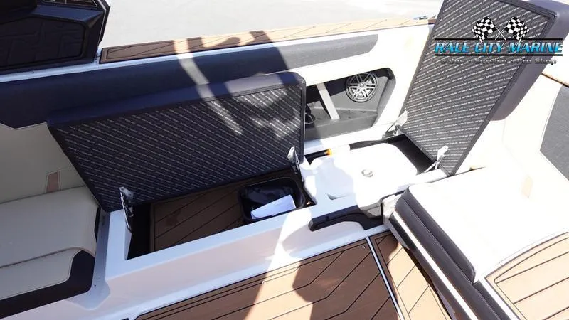 Slide: The Image of Super Air Nautique GS24 - 20