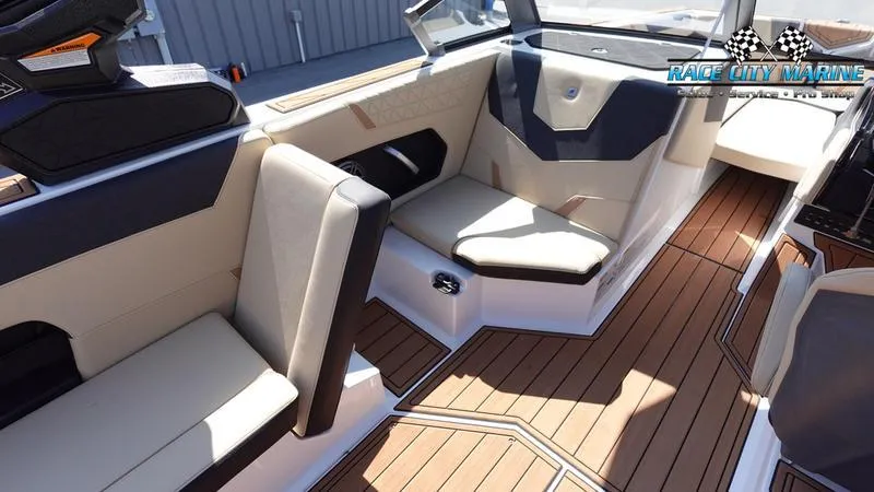 Slide: The Image of Super Air Nautique GS24 - 22