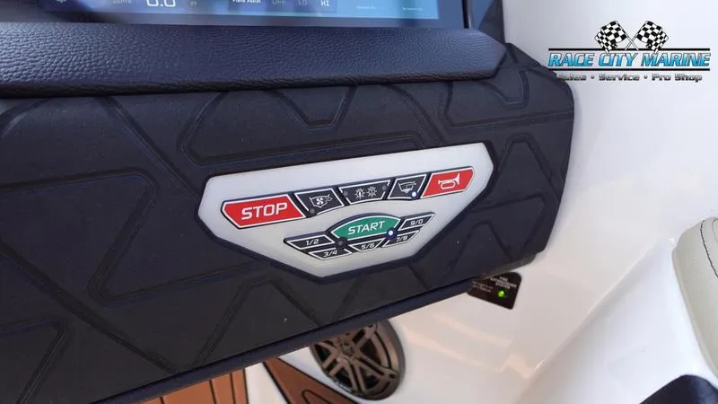 Slide: The Image of Super Air Nautique GS24 - 25