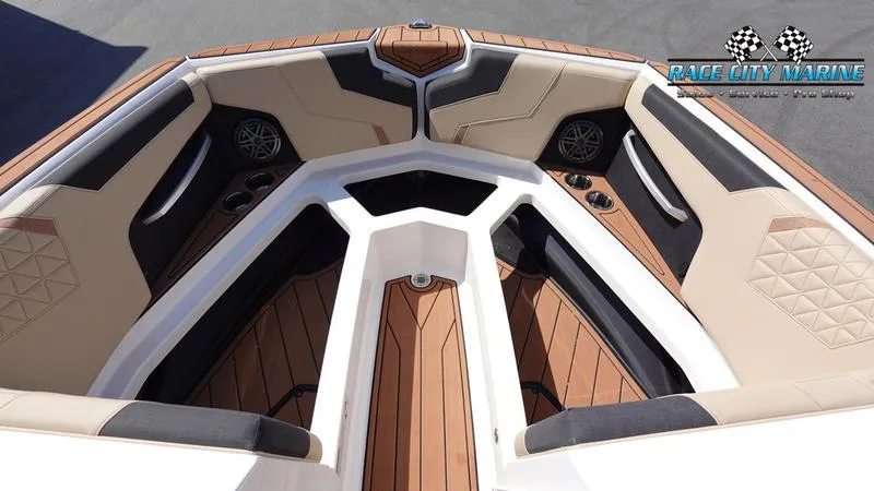 Slide: The Image of Super Air Nautique GS24 - 32