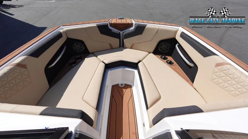 Slide: The Image of Super Air Nautique GS24 - 33