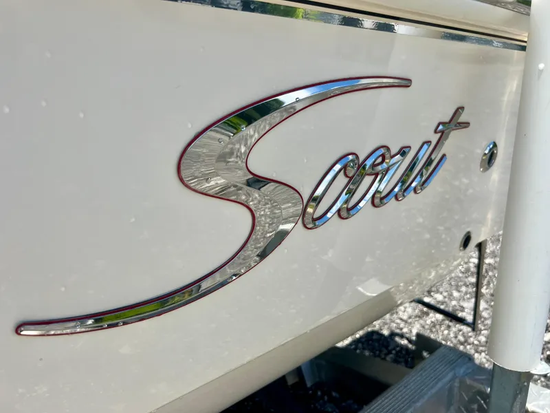 Slide: The Image of Scout logo on a 2019 Scout Sportfish 175 boat. - 31