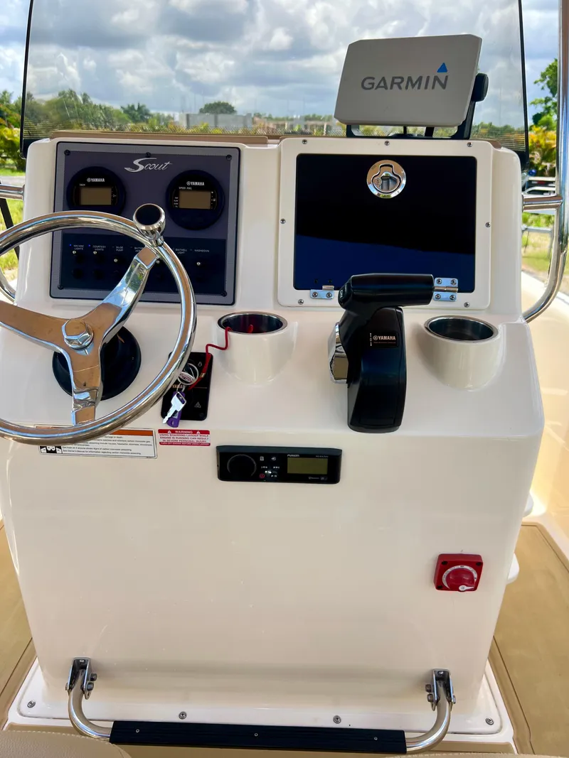 Slide: The Image of 2019 Scout Sportfish 175 boat console with Garmin navigation system. - 33