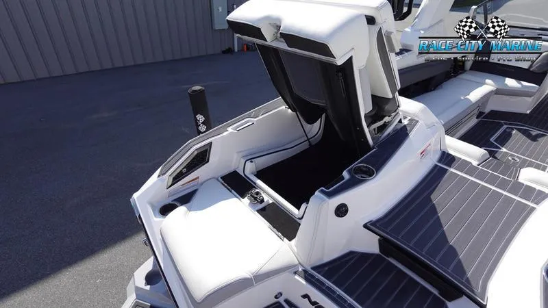 Slide: The Image of Super Air Nautique G25 Paragon - 12