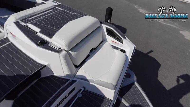 Slide: The Image of Super Air Nautique G25 Paragon - 13