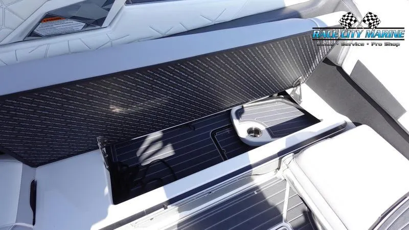 Slide: The Image of Super Air Nautique G25 Paragon - 15