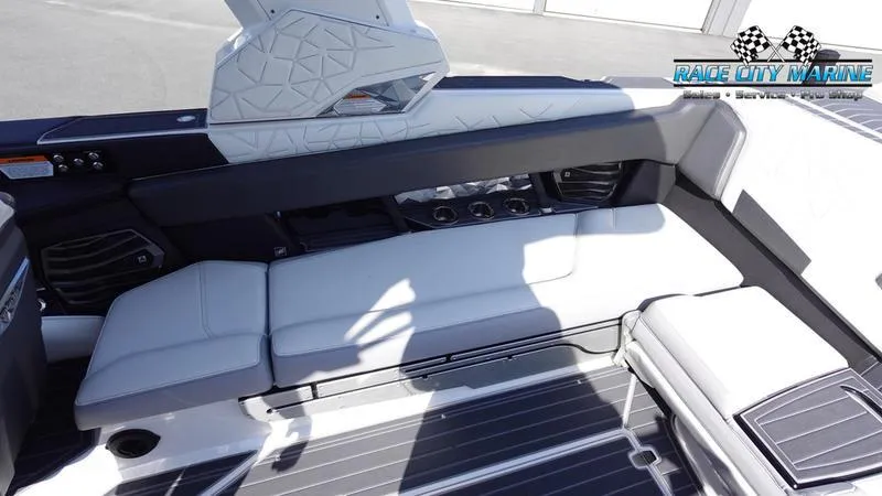 Slide: The Image of Super Air Nautique G25 Paragon - 17