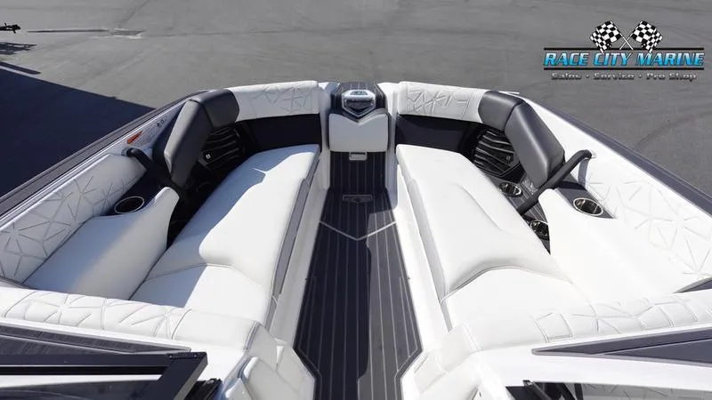 Slide: The Image of Super Air Nautique G25 Paragon - 22