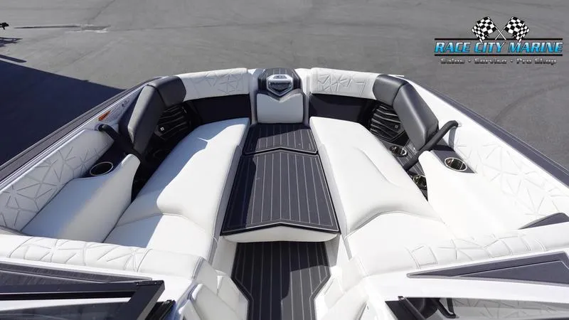Slide: The Image of Super Air Nautique G25 Paragon - 23