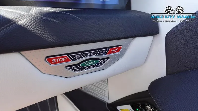 Slide: The Image of Super Air Nautique G25 Paragon - 27