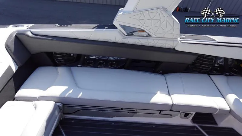 Slide: The Image of Super Air Nautique G25 Paragon - 30