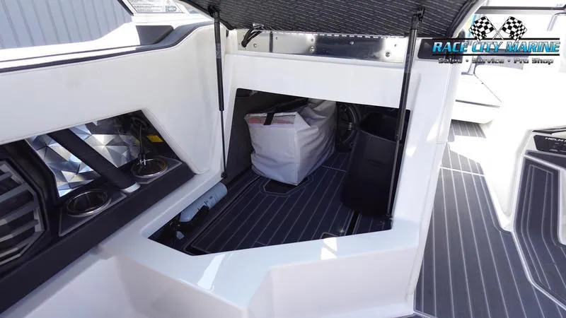 Slide: The Image of Super Air Nautique G25 Paragon - 33