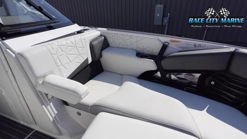 Slide: The Image of Super Air Nautique G25 Paragon - 35