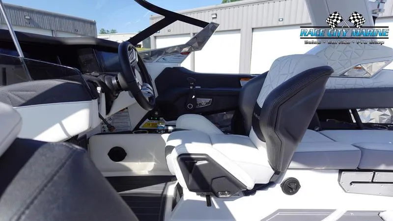 Slide: The Image of Super Air Nautique G25 Paragon - 37