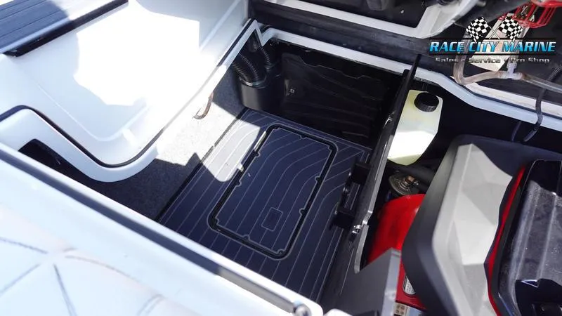 Slide: The Image of Super Air Nautique G25 Paragon - 42