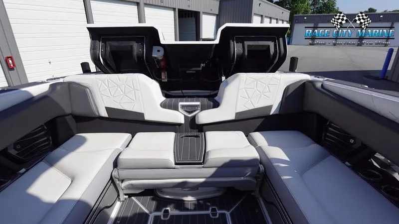 Slide: The Image of Super Air Nautique G25 Paragon - 46