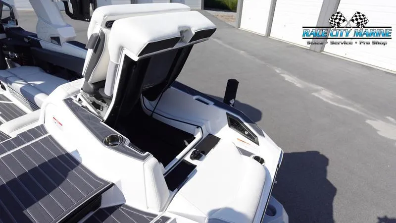 Slide: The Image of Super Air Nautique G25 Paragon - 48