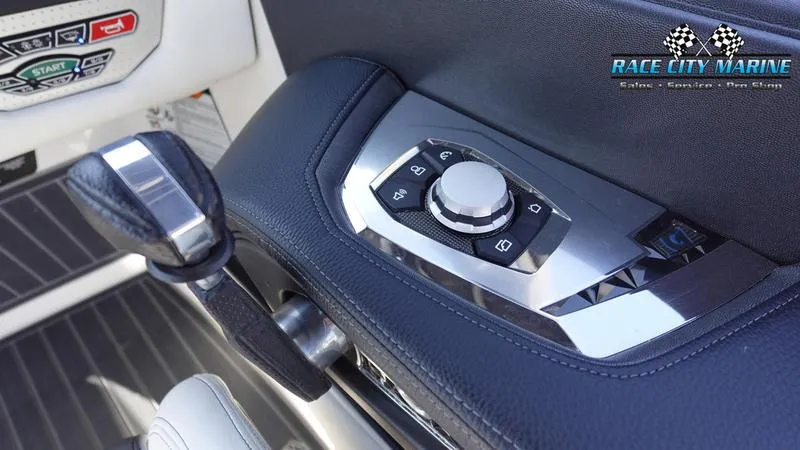 Slide: The Image of Super Air Nautique G25 Paragon - 49