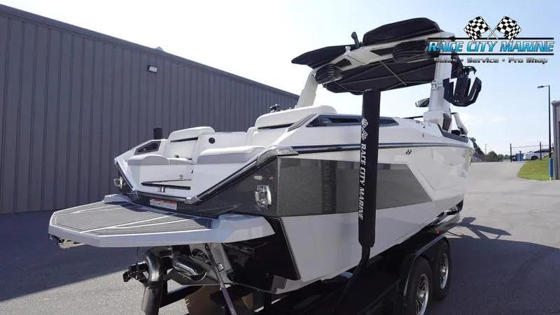 Slide: The Image of Super Air Nautique G25 Paragon - 5