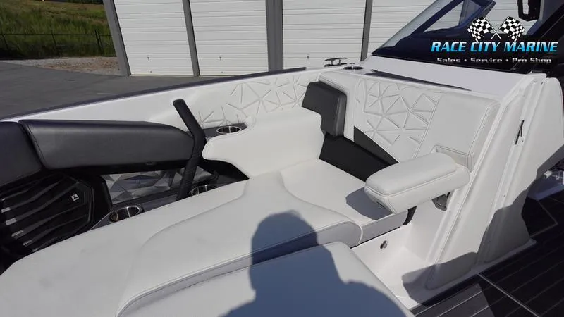 Slide: The Image of Super Air Nautique G25 Paragon - 50