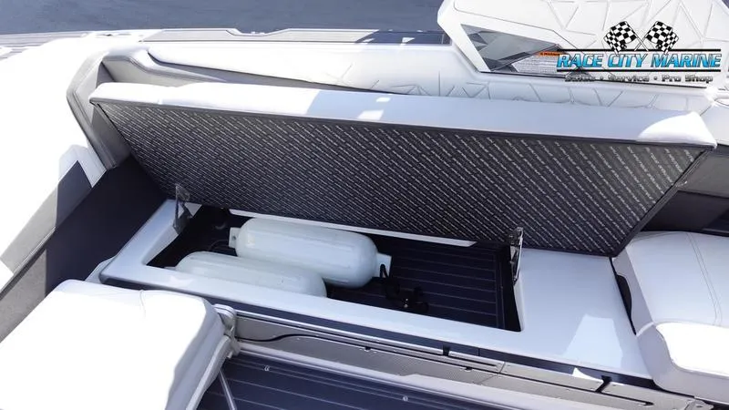 Slide: The Image of Super Air Nautique G25 Paragon - 51