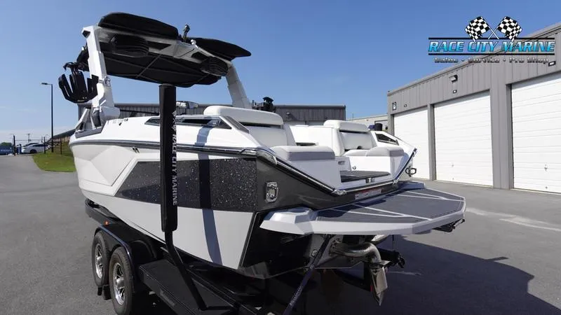 Slide: The Image of Super Air Nautique G25 Paragon - 6