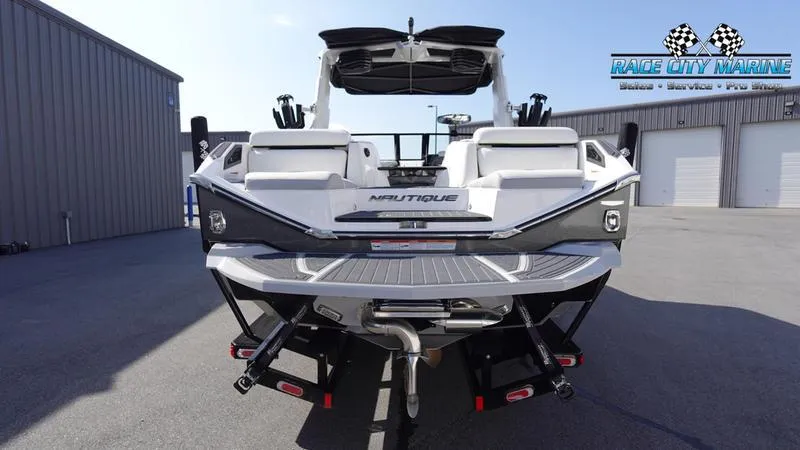 Slide: The Image of Super Air Nautique G25 Paragon - 7