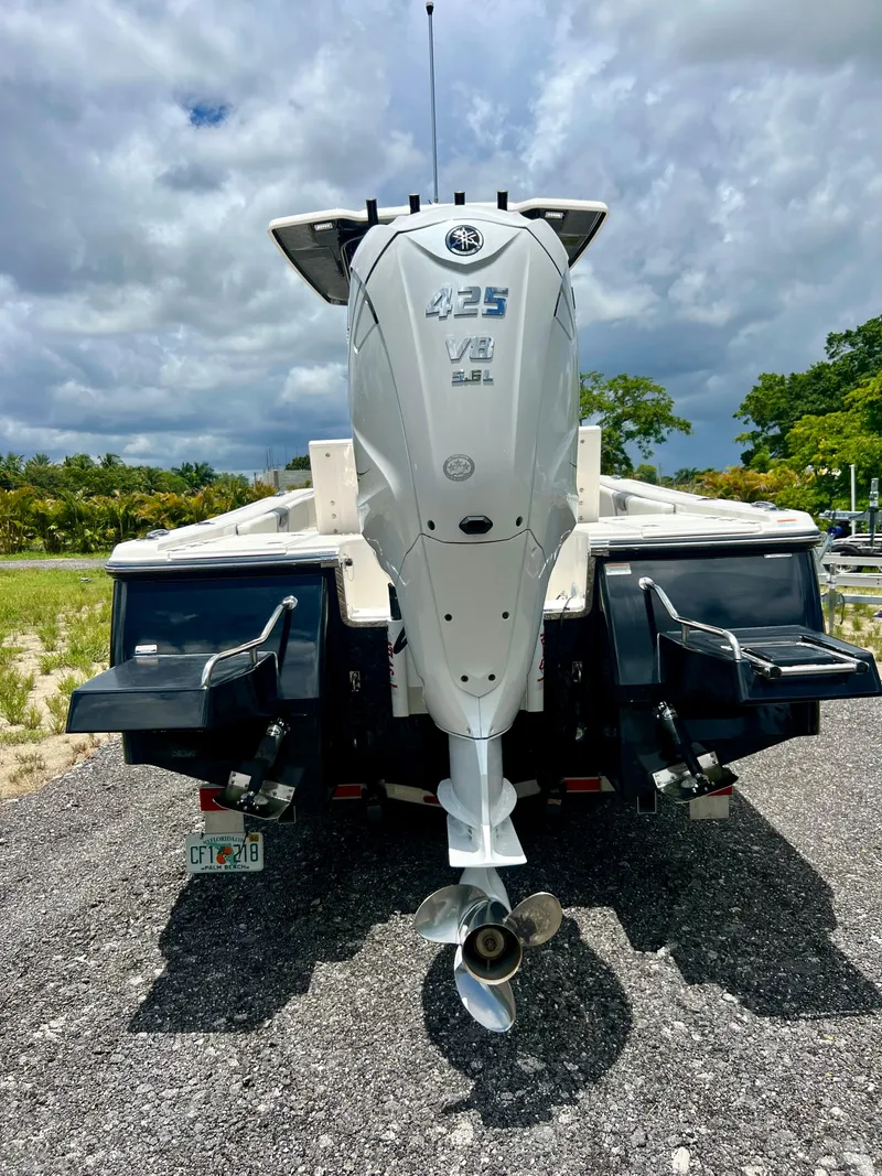 Slide: The Image of 2022 Robalo 266 Cayman boat with Yamaha 425 V8 engine, rear view. - 42