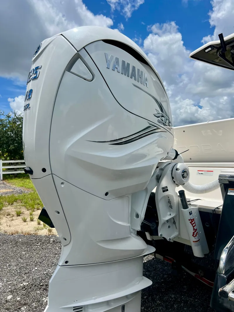 Slide: The Image of 2022 Robalo 266 Cayman with Yamaha outboard motor. - 46