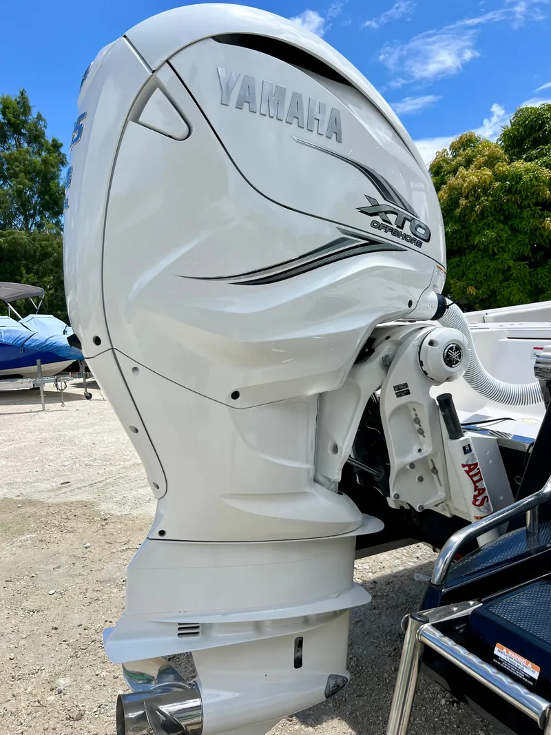 Slide: The Image of 2022 Robalo 266 Cayman with Yamaha XTO outboard motor. - 47